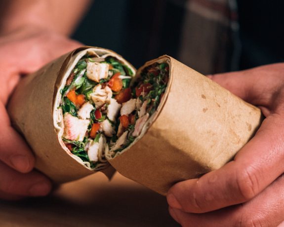 mikri-wrap-με-κοτόπουλο