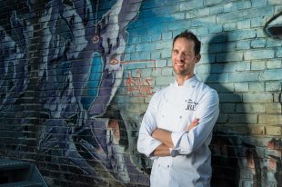 restaurant-ONE-Roermond-eigenaar-owner-chef-Michelin-star-ster-Edwin-Soumang-graffiti