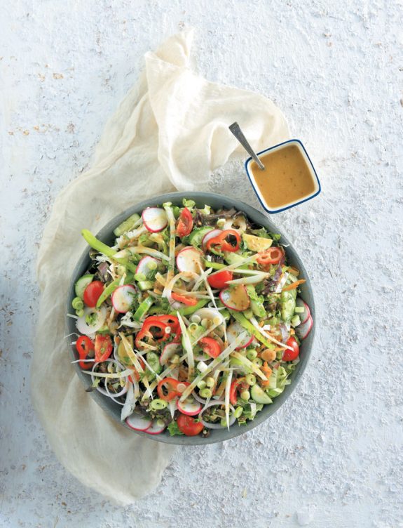 MIKRI-salata-apo-kalokairi-se-fthinoporo