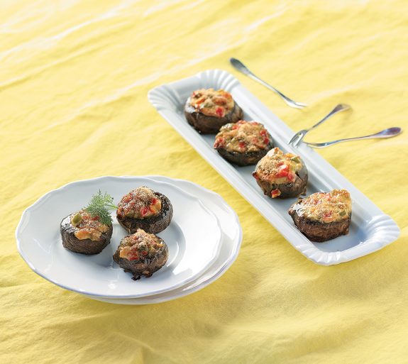 manitaria-gemista-me-polyxromes-piperies