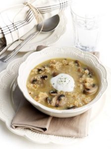 Tarhana soup with mushrooms and yogurt