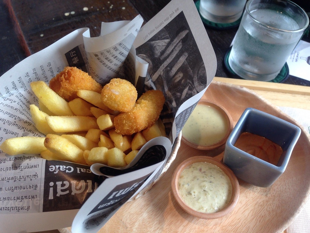 51698594 – fish n chips!