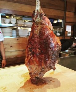 Το Sunday roast επέστεψε στο Vezene