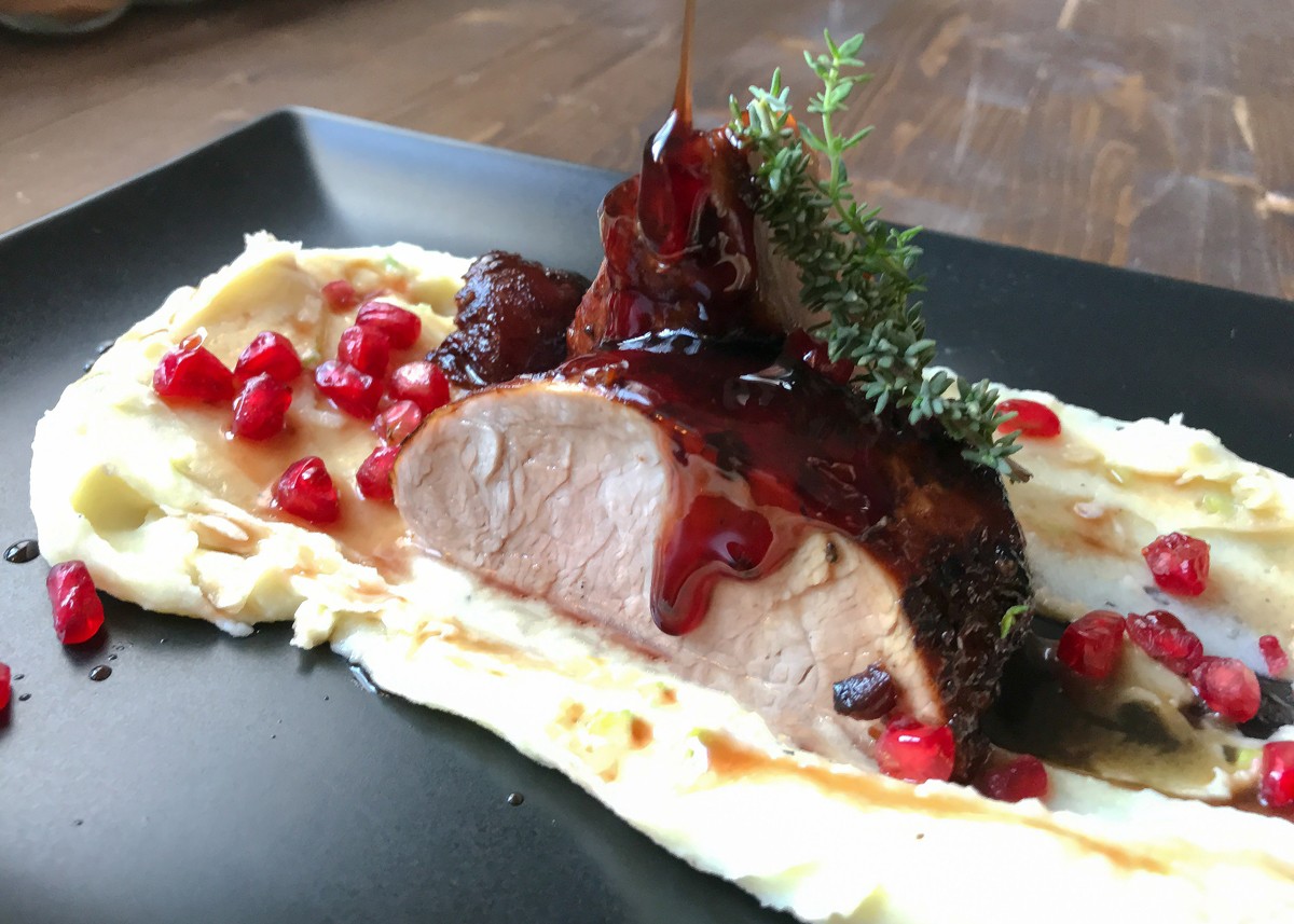 MIKRI-xoirini-psaronefri-me-saltsa-rodi