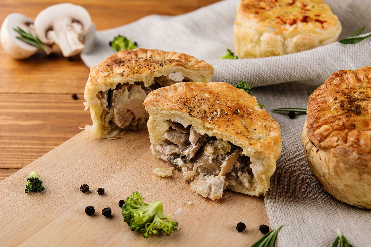 Traditional,Australian,Meat,Mini,Pie,On,The,Wooden,Background.,Puff