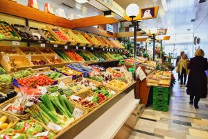 Εκτόξευση πωλήσεων σε ζυμαρικά, άλευρα, όσπρια εξαιτίας του πολέμου