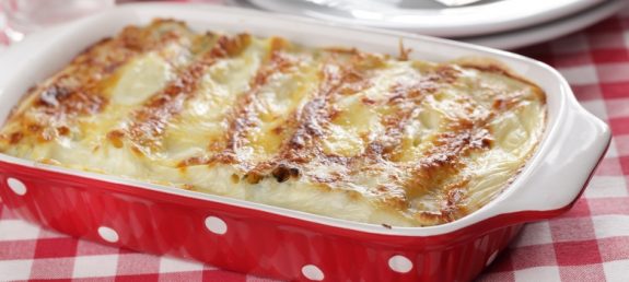 kanelonia me bechamel