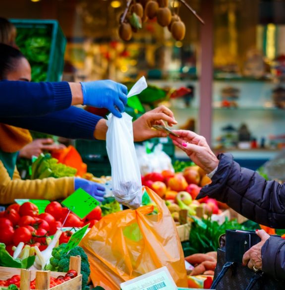 Pay at the weekly market