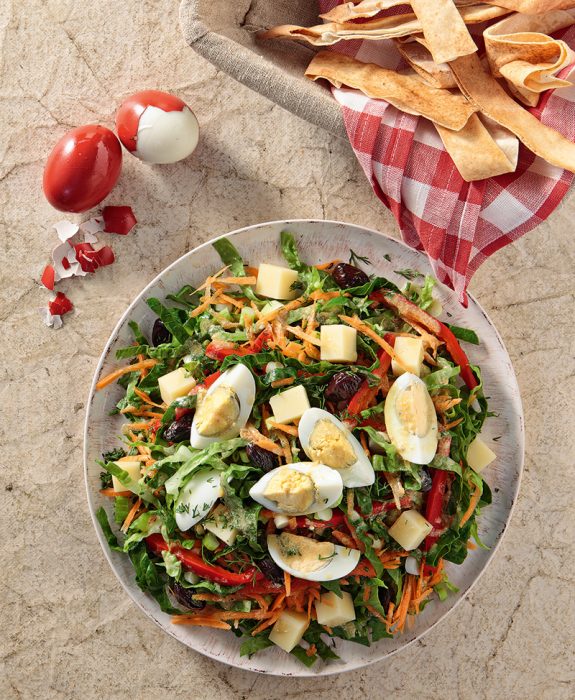 maroulosalata-me-avga,-kaseri,-elies