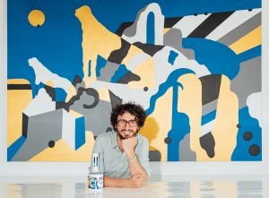 Ο street artist Cacao Rocks σχεδιάζει τη νέα φιάλη Metaxa Grande Fine