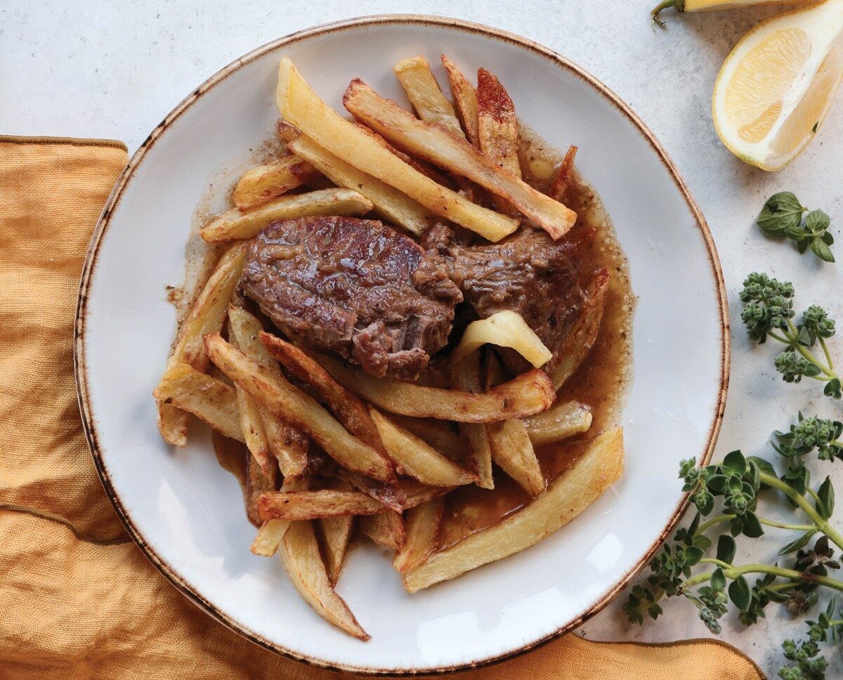 Mosxaraki-lemonato-me-tiganites-patates