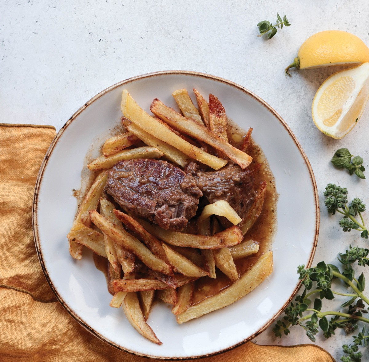 Mosxaraki-lemonato-me-tiganites-patates