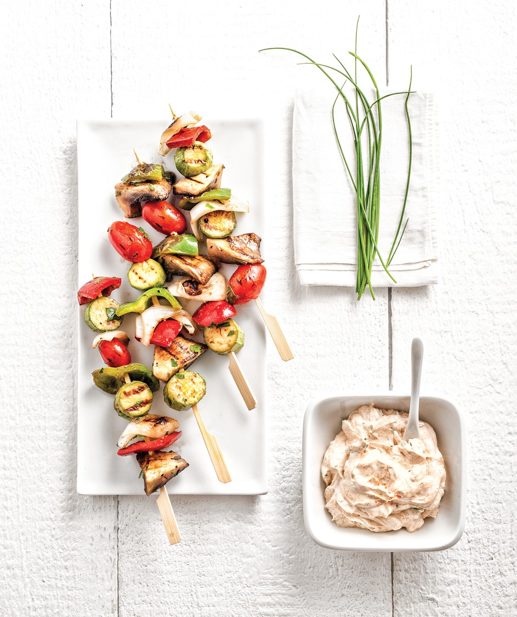 souvlakia-laxanikon-me-dip-giaourti