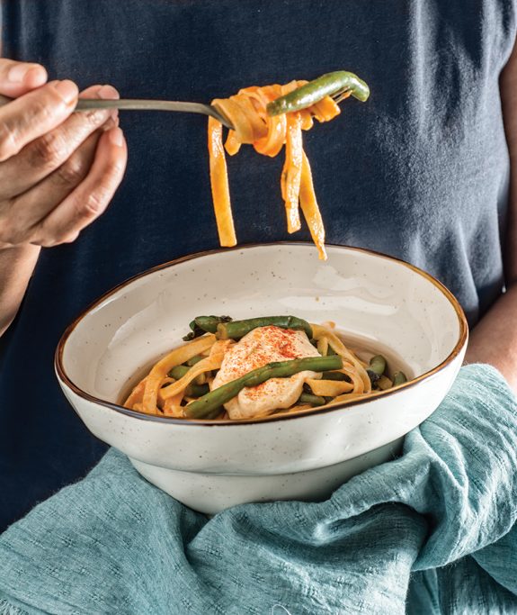 taliateles-me-fasolakia-saltsa-giaourtiou