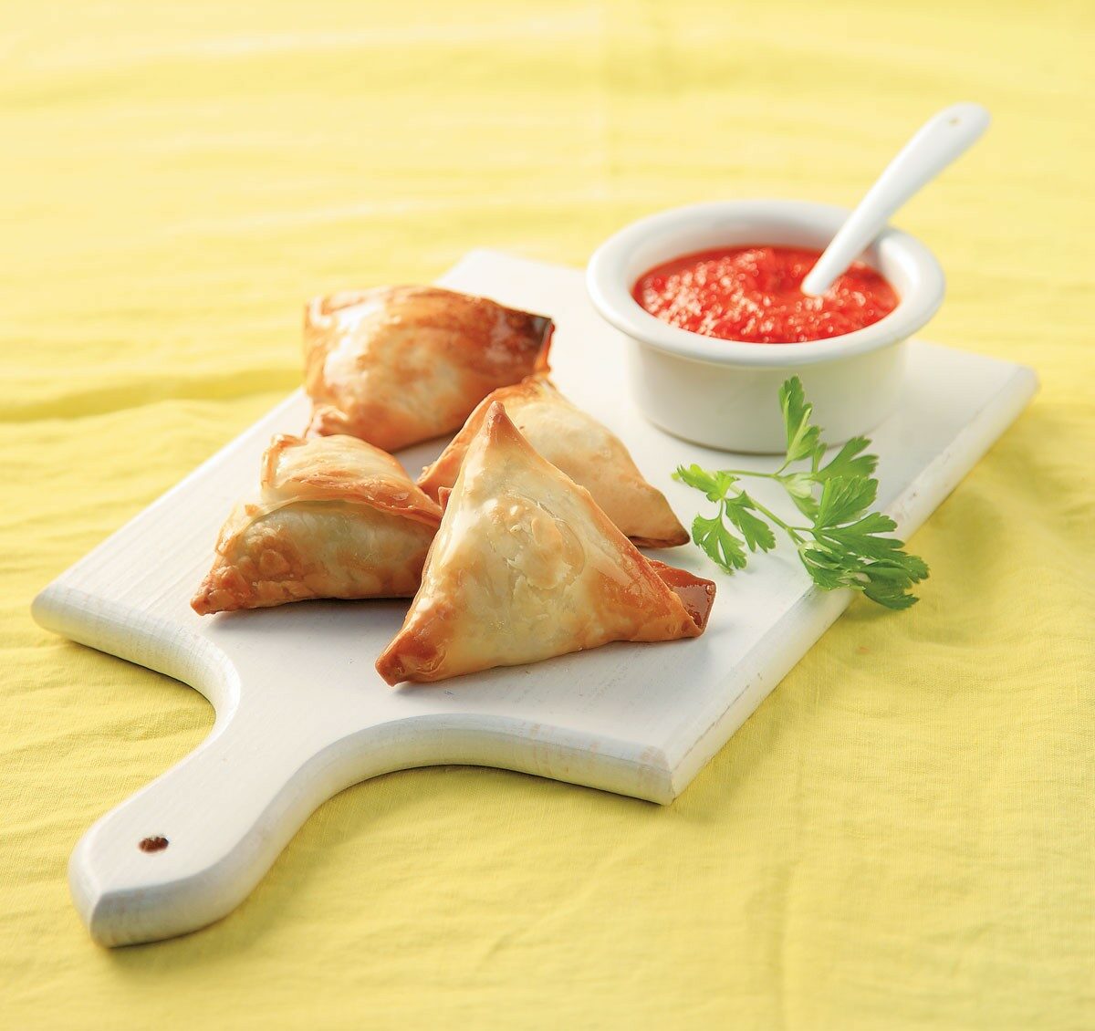 melitzanopitakia-me-krya-saltsa-piperias