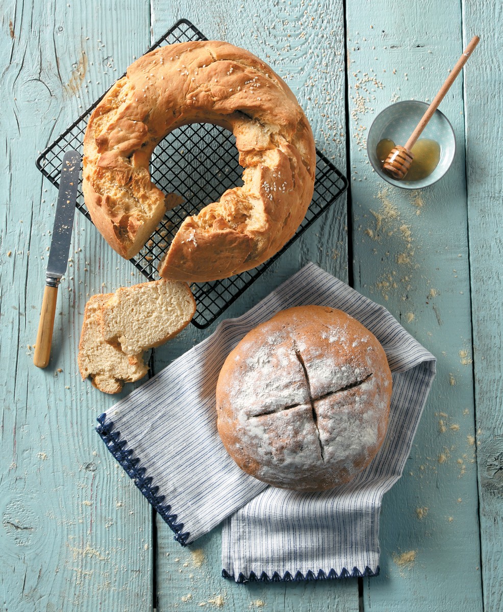 mikri-psomia_afrato-me-soda-&-me-tahini-k-sousami