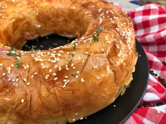 Tyropita se forma me apaki