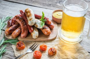 Grilled sausages with glass of beer