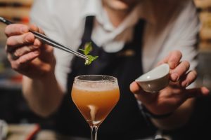 Τα ποτάδικα της Αγίας Ειρήνης (και τα κοκτέιλ τους)