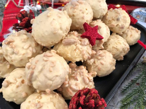 KOURAMPIEDES-ME-LEFKI-SOKOLATA