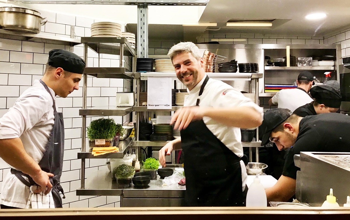 papoutsakis dekatrapezia mikri