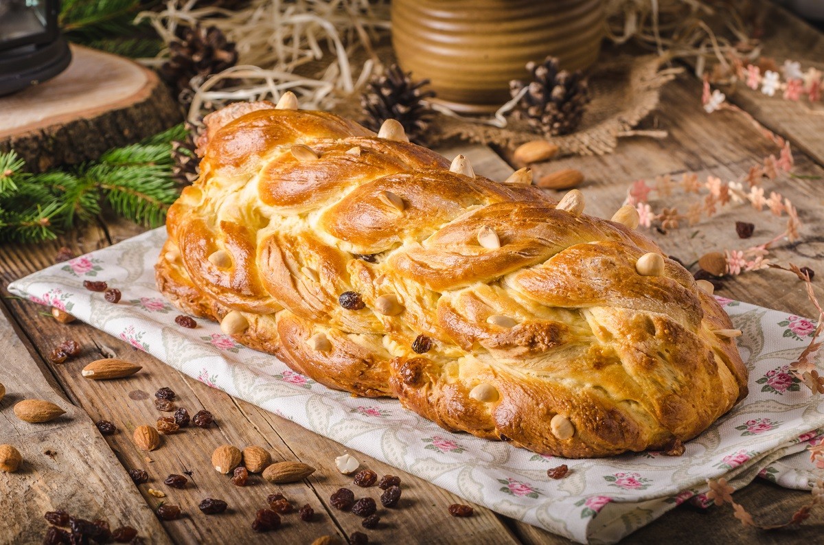 tsoureki photobank mikri