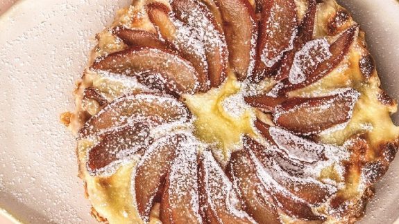 tarta amugdalou me axladia krasata