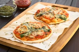 Spinach and Tomato Pizza
