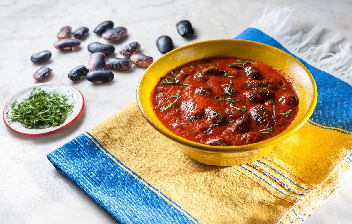 γιγαντες σε πικαντικη σαλτσα mikri