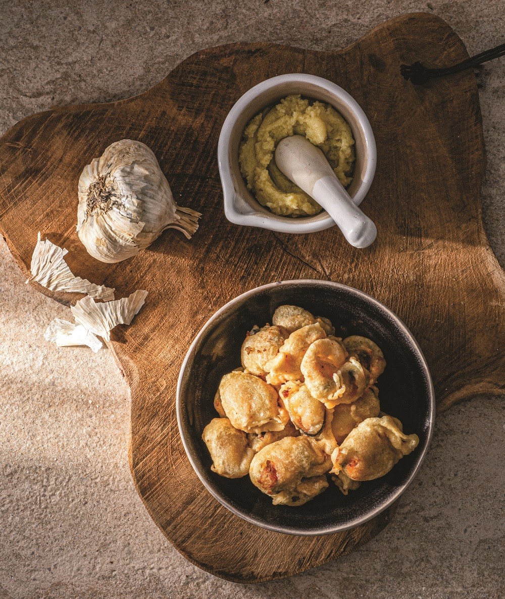 mudia se kourkouti me skordalia