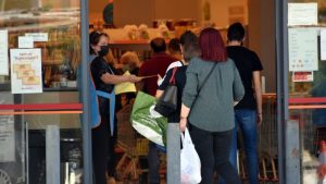 Σούπερ μάρκετ: Αυτό είναι το νέο ωράριο λειτουργίας – Τι αλλάζει και στις αποστάσεις