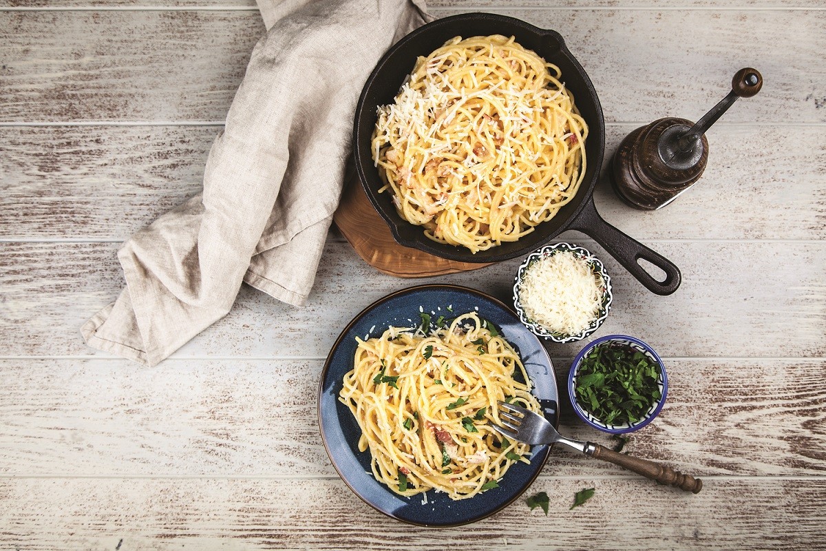 Spaghetti carbonara with egg and pancetta