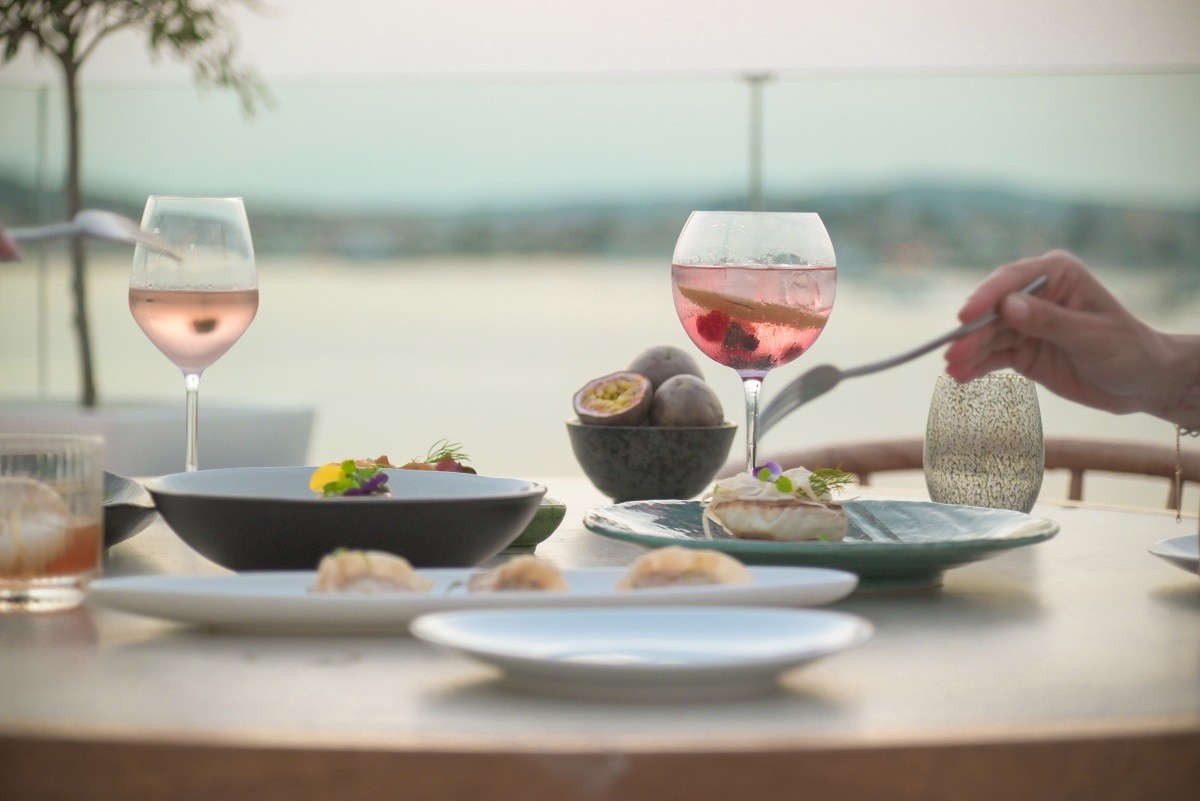 QURIO_dining anoigma-mikri