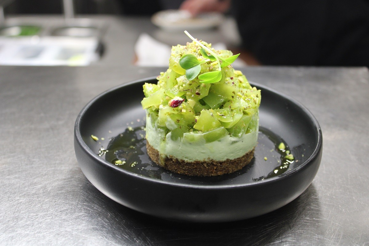 deka trapezia anoigma