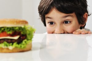 Επεξεργασμένα τρόφιμα: Η νέα… μάστιγα της παιδικής διατροφής