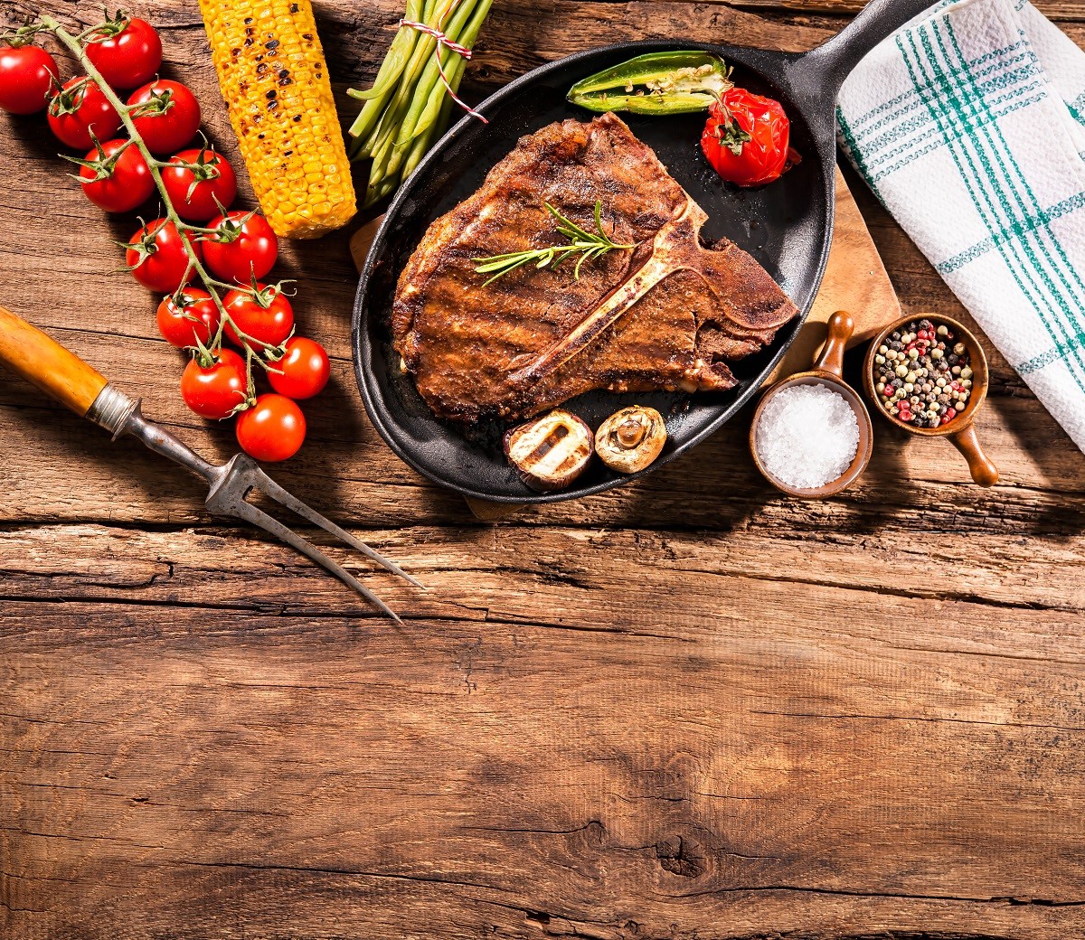 Beef steaks with grilled vegetables