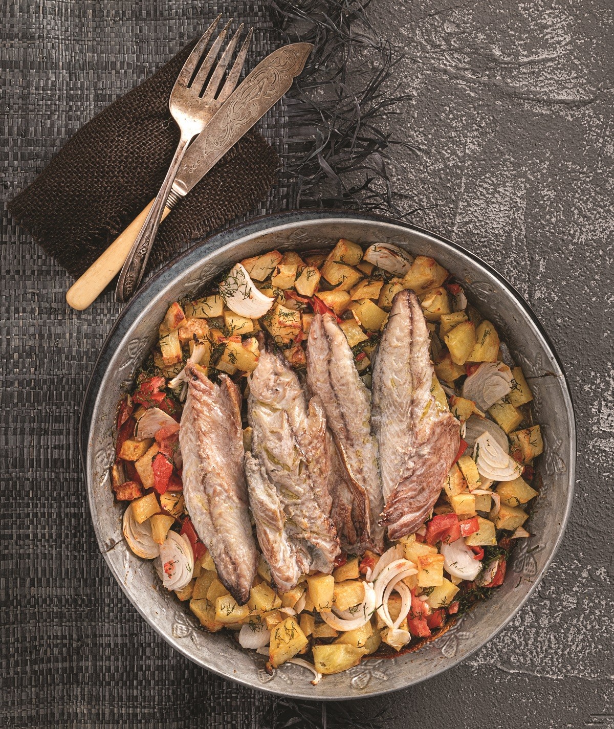 koli sto fourno me patates-anoigma