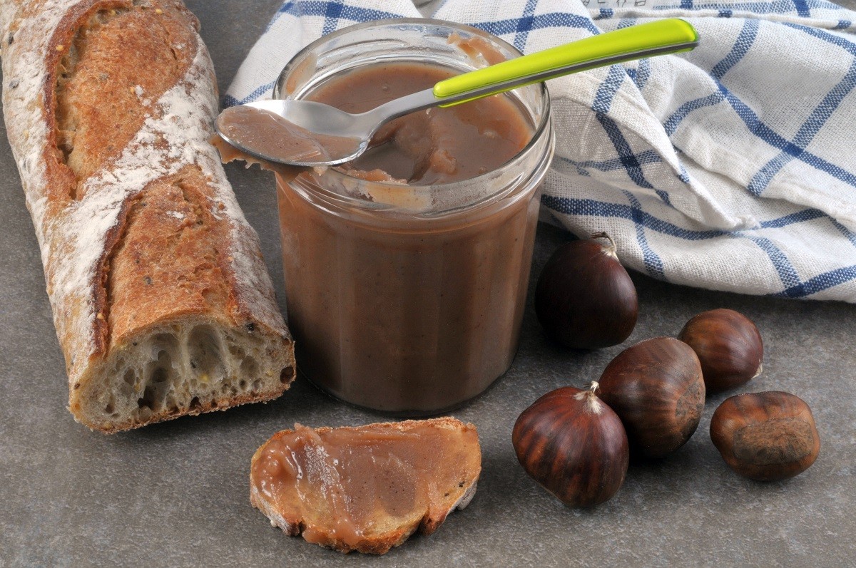 Cream of chestnuts and bread