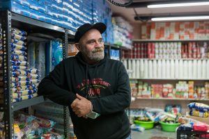 «Ο Άλλος Άνθρωπος» μαγειρεύει για όσους πεινούν χωρίς να ζητά πιστοποιητικά πείνας