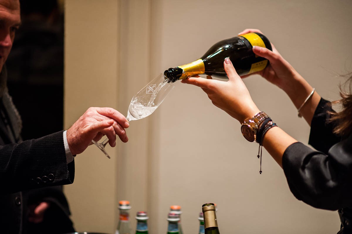 afros kai nektar anoigma