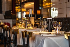 Το νέο κρεατάδικο του Κολωνακίου λέγεται Brutus tavern. Ο Βασίλης Δημαράς δοκίμασε και περιγράφει…
