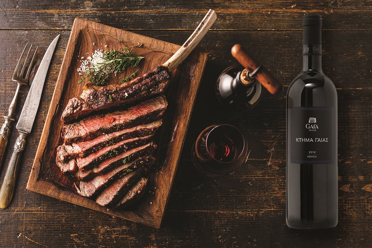 Grilled,Sliced,Tomahawk,Steak,On,Bone,And,Glass,Of,Red