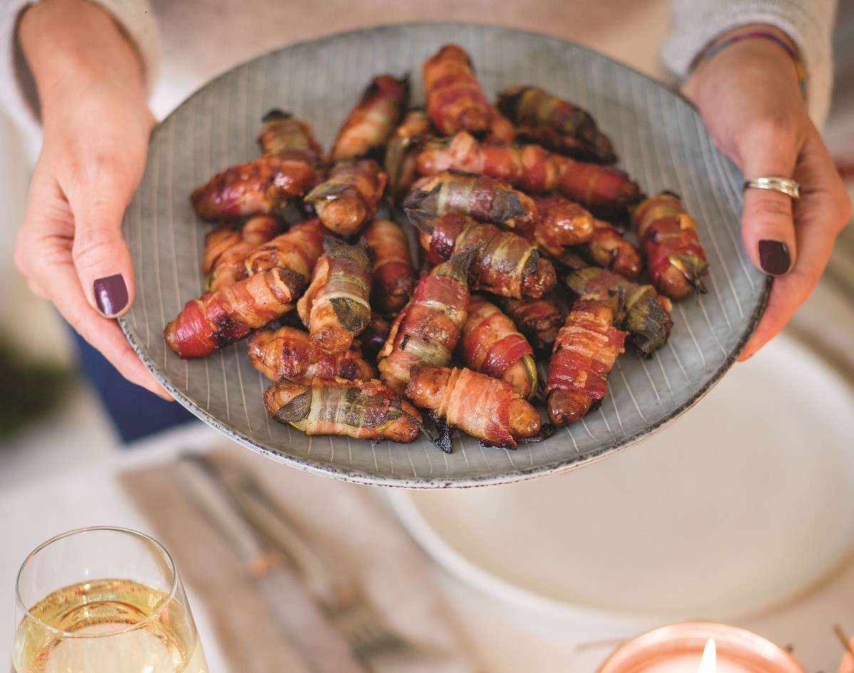 OLIVE’S ULTIMATE CHRISTMAS DINNERNICKI’S SAGE AND APPLE PIGS IN BLANKETS