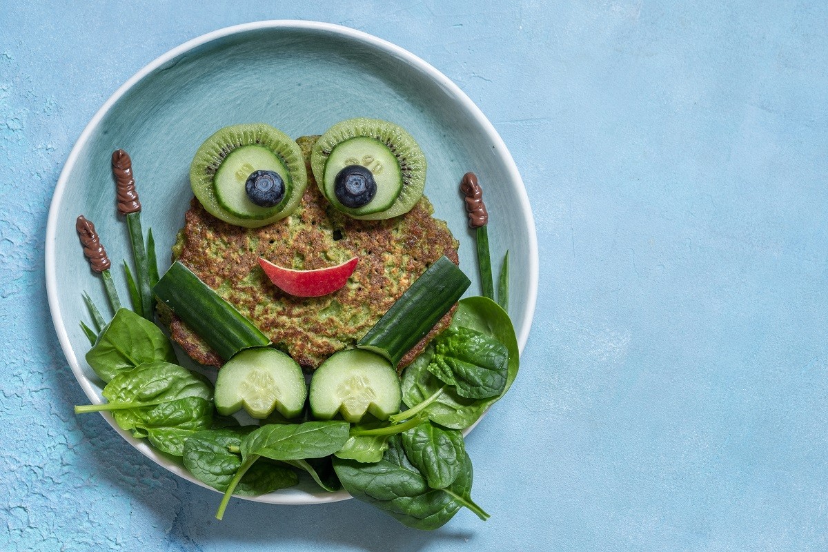 Oatmeal banana spinach pancake look like a frog