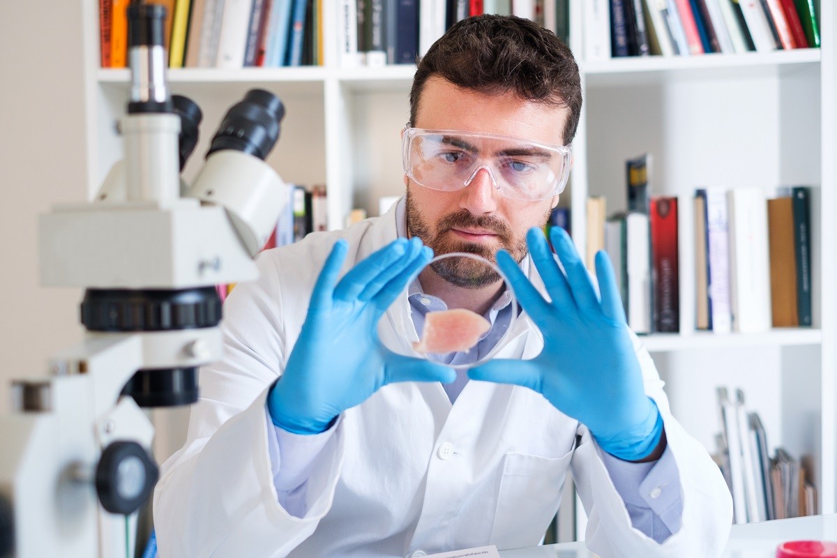 Fresh meat sample quality control in laboratory microscope