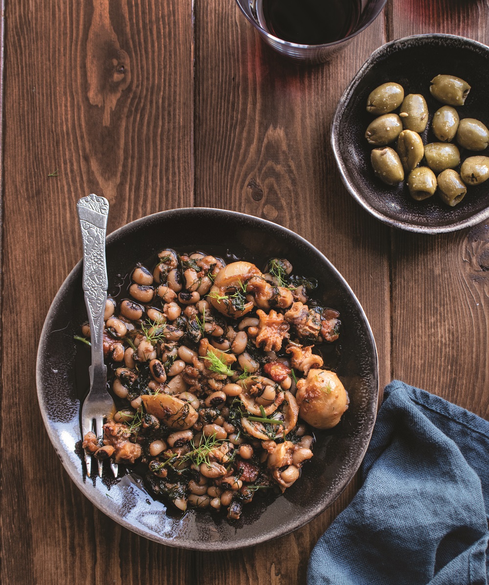 Soupies me mavromatika-anoigma