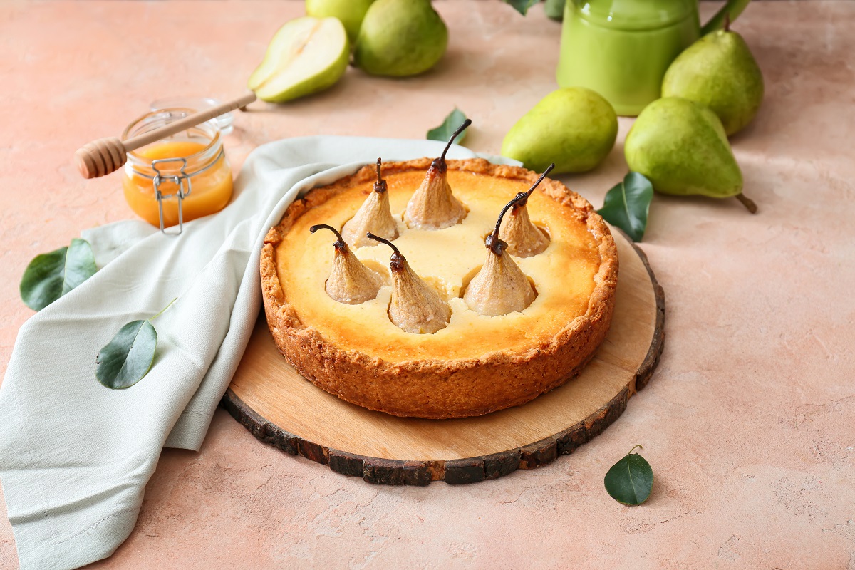 Tasty pear cake on color background
