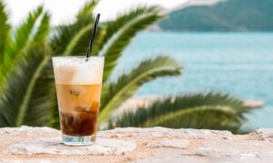 Coffe with ice and cream.