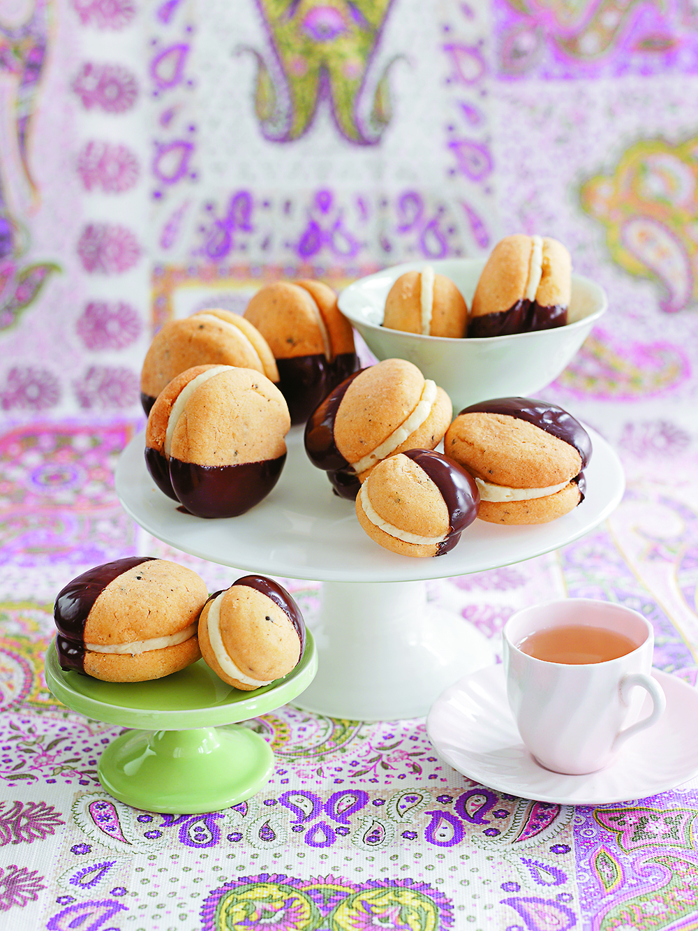 dipla mpiskota me gemisi kremas giasemiou