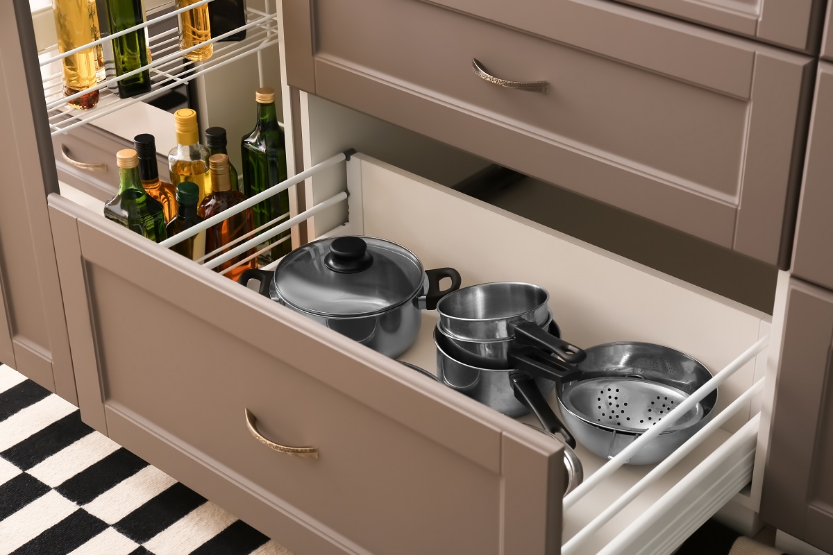 Set,Of,Kitchenware,In,Drawer,Indoors